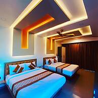 Hollywood Palace Resort