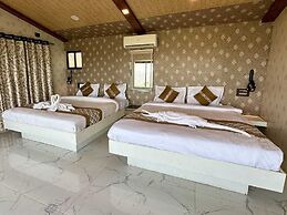 Hollywood Palace Resort