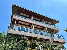 Hollywood Palace Resort