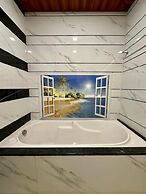 Hollywood Palace Resort