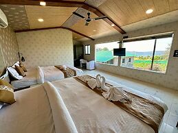 Hollywood Palace Resort