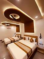 Hollywood Palace Resort