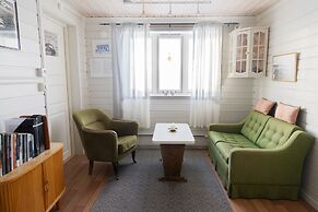 Ekker Island Arctic Lodge