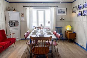 Ekker Island Arctic Lodge