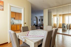 Family Elegant Apartment by Wonderful Italy