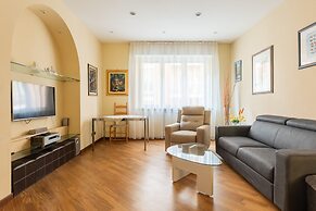 Family Elegant Apartment by Wonderful Italy