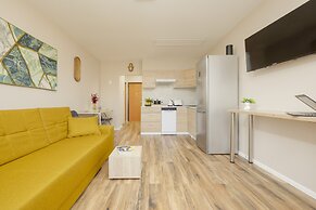 Żoliborz Modern 8th Floor by Renters