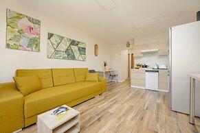 Żoliborz Modern 8th Floor by Renters