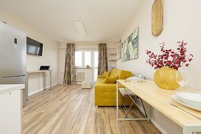 Żoliborz Modern 8th Floor by Renters