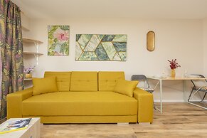 Żoliborz Modern 8th Floor by Renters