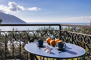 Seaview Apartment With Garden in Recco by Wonderful Italy