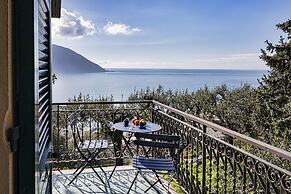 Seaview Apartment With Garden in Recco by Wonderful Italy