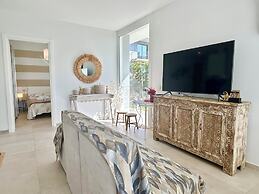 Golden Hour Retreat Lagoon View Villa With Pool