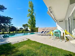 Golden Hour Retreat Lagoon View Villa With Pool