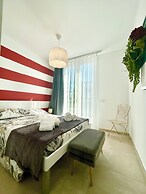 Golden Hour Retreat Lagoon View Villa With Pool