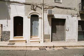 Palazzo Lorizzo - Arcuève