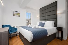 314 Reid's Corner - by Stay Dunfermline