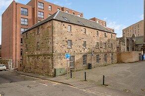 314 Reid's Corner - by Stay Dunfermline