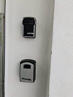 Surebillionaire Home Deluxe Queen Studio