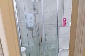 Surebillionaire Home Deluxe Queen Studio