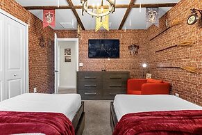 Champions Gate Oasis: Private Pool & Arcade Fun! 6 Bedroom Villa by Re