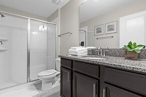 Champions Gate Oasis: Private Pool & Arcade Fun! 6 Bedroom Villa by Re