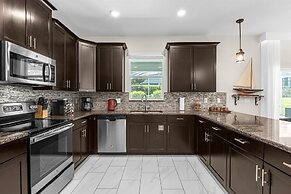 Champions Gate Oasis: Private Pool & Arcade Fun! 6 Bedroom Villa by Re