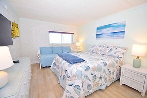Harbour Island 305l 3 Bedroom Condo by RedAwning