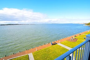 Harbour Island 305l 3 Bedroom Condo by RedAwning