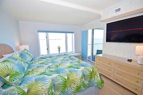 Harbour Island 305l 3 Bedroom Condo by RedAwning