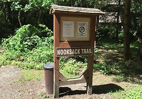 54sl - Hot Tub - Pets Ok - Sleeps 4 2 Bedroom Cabin by RedAwning