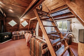 54sl - Hot Tub - Pets Ok - Sleeps 4 2 Bedroom Cabin by RedAwning