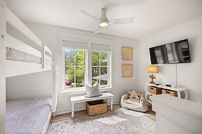 1322 Laurel Grove 3 Bedroom Home by RedAwning