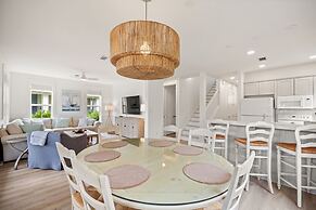 1322 Laurel Grove 3 Bedroom Home by RedAwning