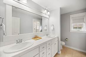 1322 Laurel Grove 3 Bedroom Home by RedAwning