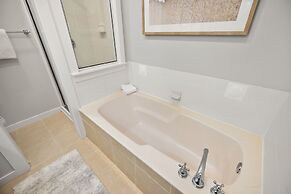 1322 Laurel Grove 3 Bedroom Home by RedAwning