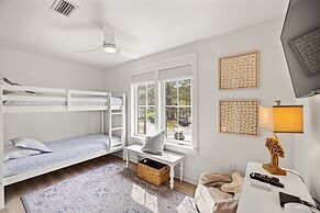 1322 Laurel Grove 3 Bedroom Home by RedAwning