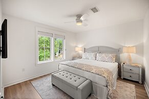 1322 Laurel Grove 3 Bedroom Home by RedAwning