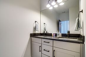 Sleek + Modern Nashville Home: Walk to Marathon!