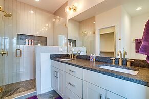 Sleek + Modern Nashville Home: Walk to Marathon!