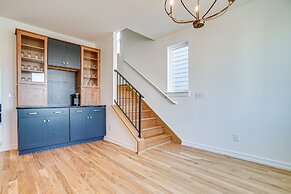 Sleek + Modern Nashville Home: Walk to Marathon!