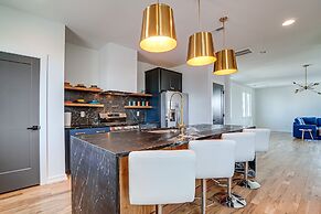 Sleek + Modern Nashville Home: Walk to Marathon!