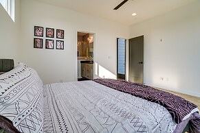 Sleek + Modern Nashville Home: Walk to Marathon!