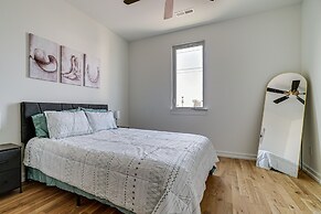 Sleek + Modern Nashville Home: Walk to Marathon!