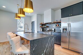 Sleek + Modern Nashville Home: Walk to Marathon!