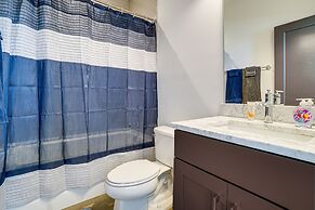 Sleek + Modern Nashville Home: Walk to Marathon!