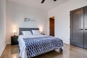 Sleek + Modern Nashville Home: Walk to Marathon!