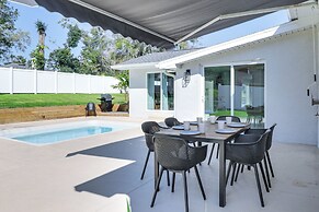 Lakeland Retreat w/ Private Pool & Yard Games!