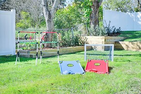 Lakeland Retreat w/ Private Pool & Yard Games!