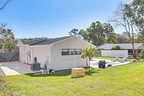 Lakeland Retreat w/ Private Pool & Yard Games!